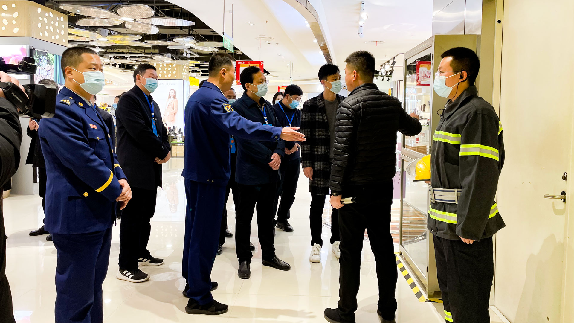 迎接市人大调研消防安全工作-(6).jpg