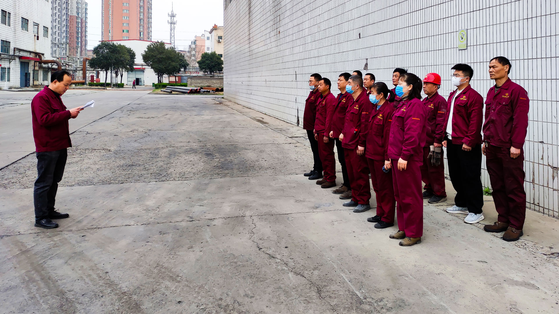 集中学习厂史知识-(2).jpg