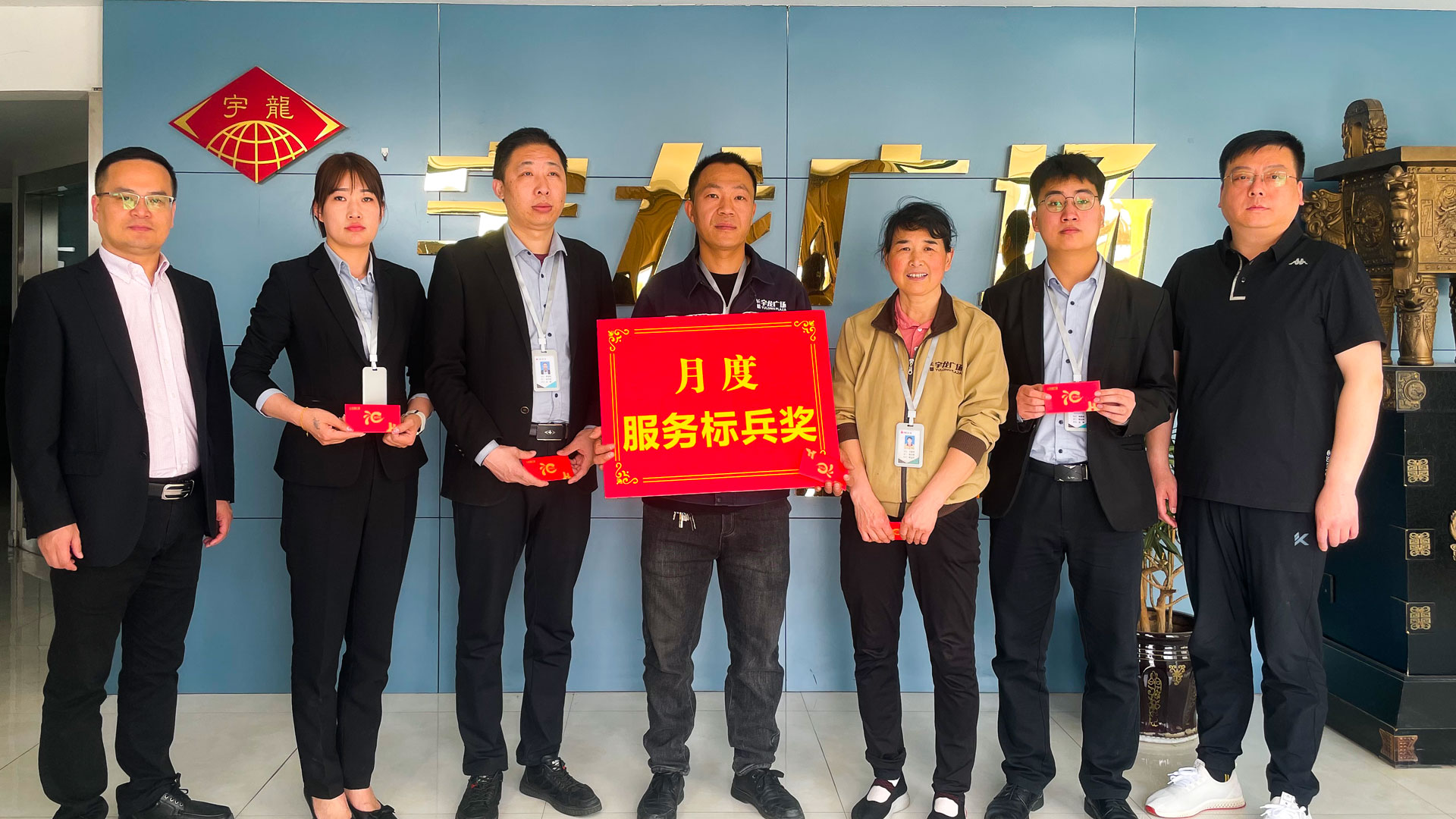 百货公司：树榜样立标杆，作表率促提升图一.jpg