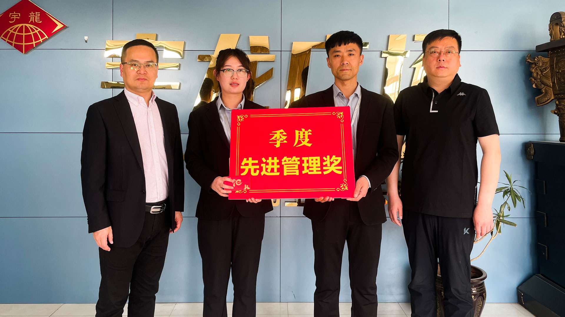 百货公司：树榜样立标杆，作表率促提升图二.jpg