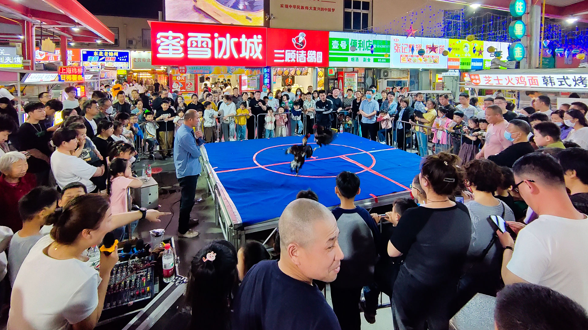 百货公司：“五一”坚守岗位，护航假期图三.jpg