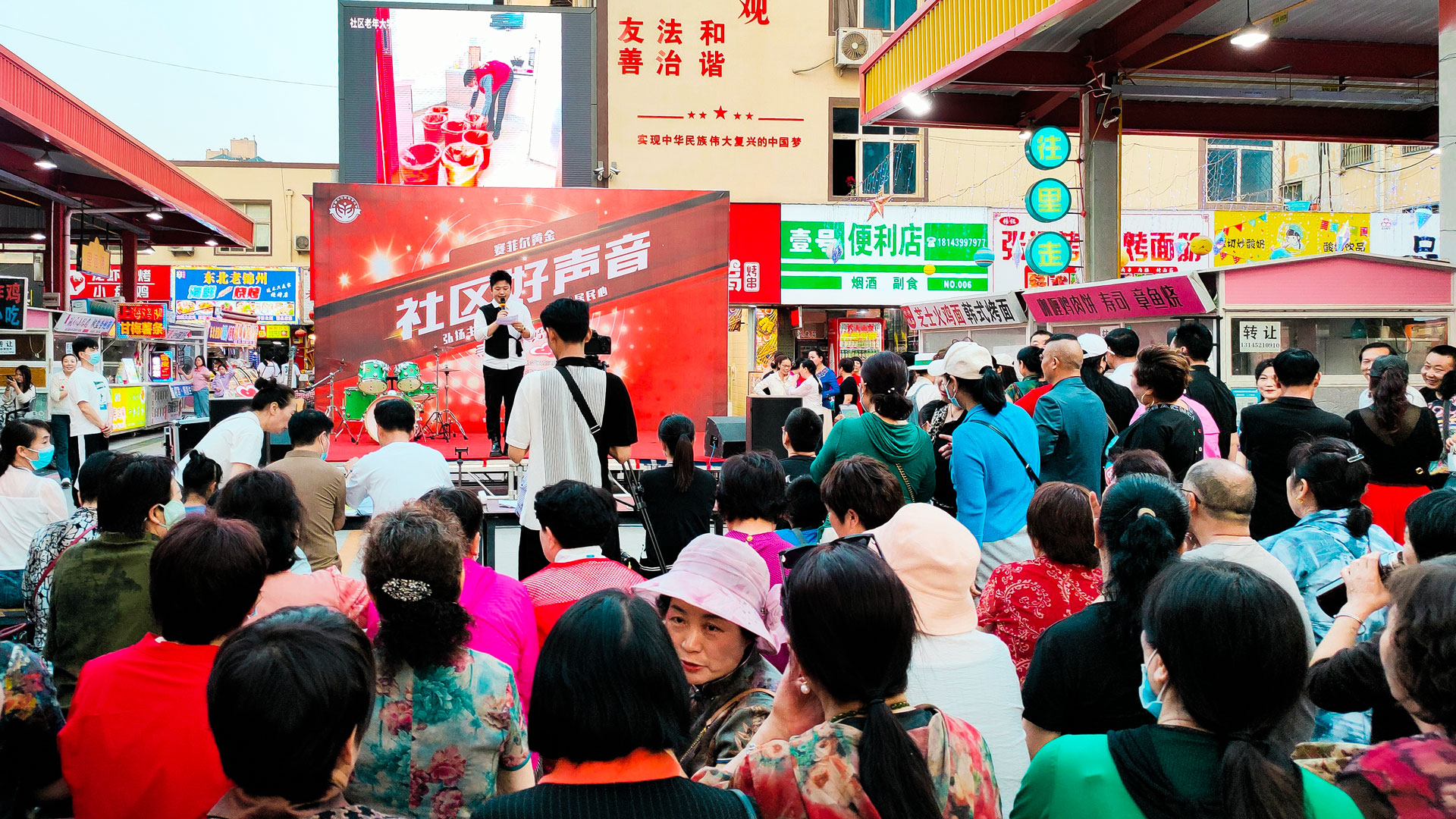 百货公司：提升服务意识--营造营销氛围图一.jpg